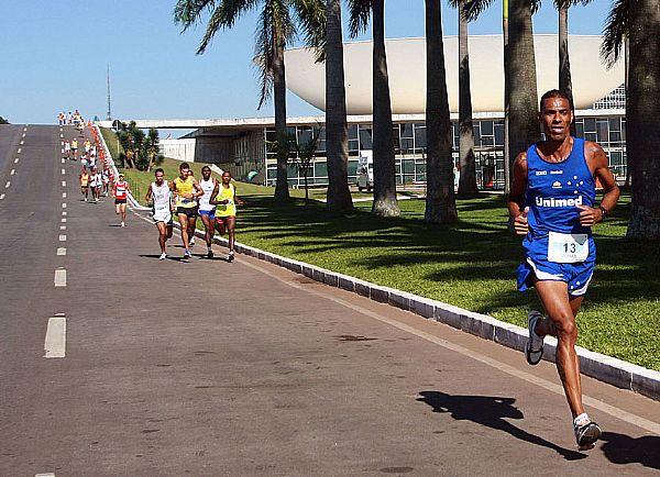 Giomar Pereira da Silva, segundo no ranking, decidiu correr os 10K do RJ em 2010 / Foto: Luiz Doro/adorofoto